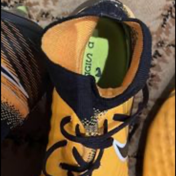 SOLD 2 pairs of Nike soccer shoes - Picture 3 of 4